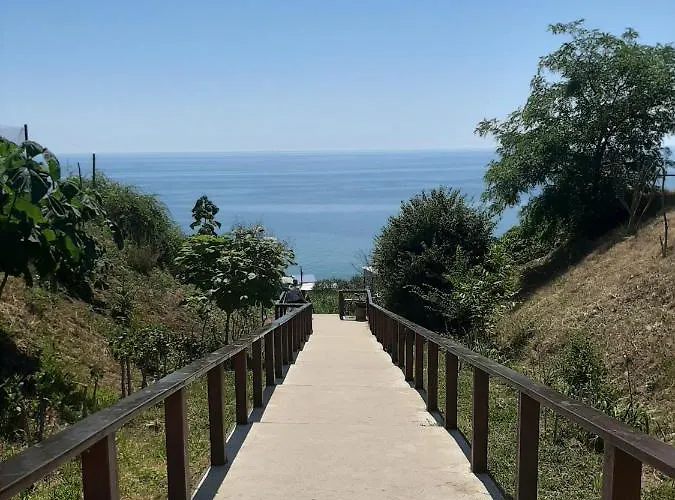 Mini-hotel Luch イン